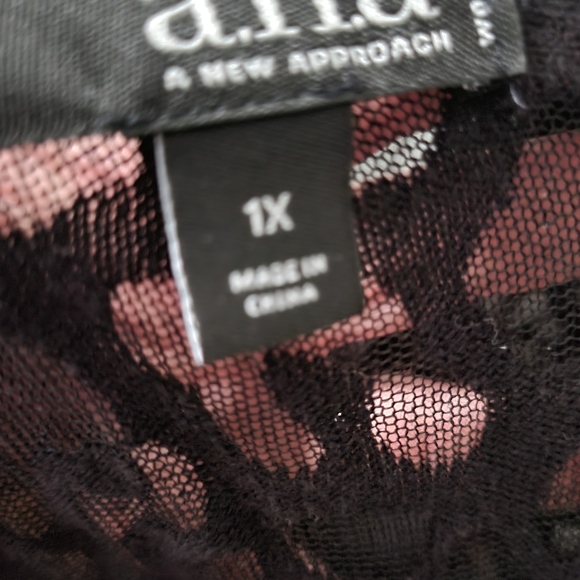 Size 1x Leopard Print Semi-Sheer Top - Picture 2 of 2